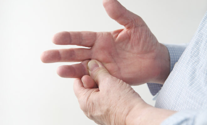 Arthrose de la main, arthrose des doigts : symptômes et ...